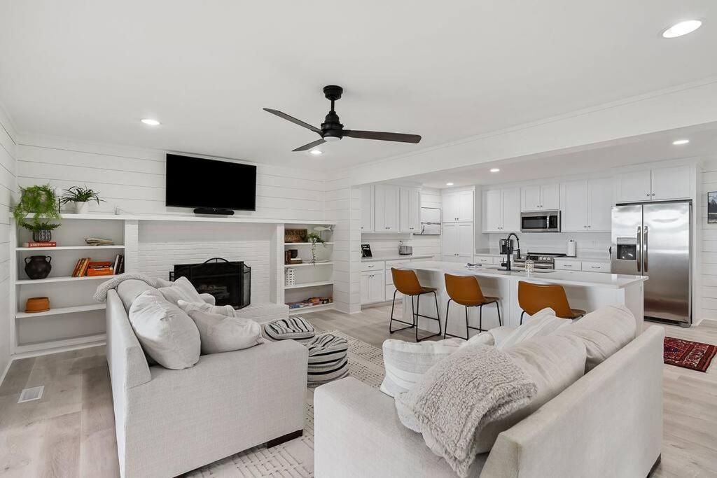 Lake Home, Dock, Fire Pit, Hot Tub, Game Room, Etc Winchester エクステリア 写真