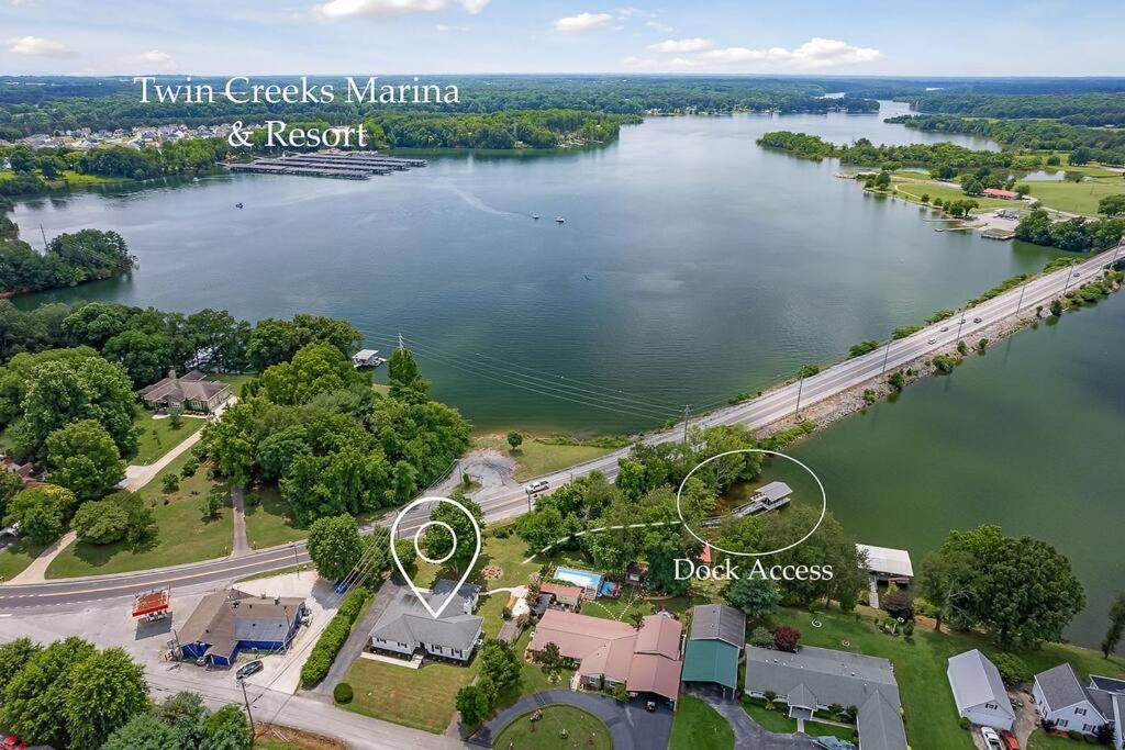 Lake Home, Dock, Fire Pit, Hot Tub, Game Room, Etc Winchester エクステリア 写真